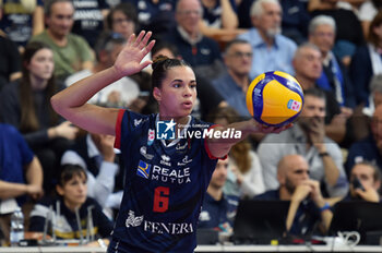 2024-11-10 - Avery Skinner Reale Mutua Fenera Chieri'76 during serie A1 Volley Women 2024/25 match between Reale Mutua Fenera Chieri 76 vs Prosecco Doc Imoco Conegliano at Pala Fenera Chieri on November 10, 2024 in Chieri, Italy - ph Giuliano Marchisciano - REALE MUTUA FENERA CHIERI '76 VS PROSECCO DOC IMOCO CONEGLIANO - SERIE A1 WOMEN - VOLLEYBALL