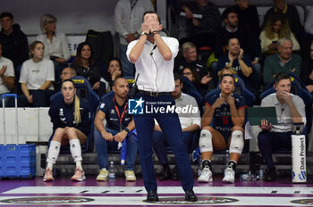 2024-11-10 - Giulio Cesare Bregoli head coach Reale Mutua Fenera Chieri'76 during serie A1 Volley Women 2024/25 match between Reale Mutua Fenera Chieri 76 vs Prosecco Doc Imoco Conegliano at Pala Fenera Chieri on November 10, 2024 in Chieri, Italy - ph Giuliano Marchisciano - REALE MUTUA FENERA CHIERI '76 VS PROSECCO DOC IMOCO CONEGLIANO - SERIE A1 WOMEN - VOLLEYBALL