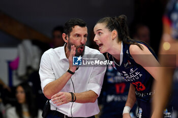 2024-11-10 - Giulio Cesare Bregoli head coach Reale Mutua Fenera Chieri'76 Lucille Gicquel Reale Mutua Fenera Chieri'76 during serie A1 Volley Women 2024/25 match between Reale Mutua Fenera Chieri 76 vs Prosecco Doc Imoco Conegliano at Pala Fenera Chieri on November 10, 2024 in Chieri, Italy - ph Giuliano Marchisciano - REALE MUTUA FENERA CHIERI '76 VS PROSECCO DOC IMOCO CONEGLIANO - SERIE A1 WOMEN - VOLLEYBALL