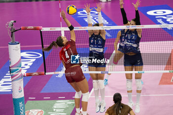 10/11/2024 - Rebecca Piva (Eurotek Uyba Busto Arsizio) during Volley Italian Championship Serie A Women 2024/25 match between Numia VeroVolley Milano and Uyba Busto Arsizio at Allianz Cloud, Milano, Italy on November 10, 2024	 - VERO VOLLEY MILANO VS UYBA VOLLEY BUSTO ARSIZIO - SERIE A1 FEMMINILE - VOLLEY