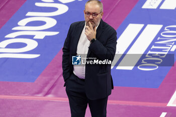 10/11/2024 - Enrico Barbolini Head coach Eurotek Uyba Busto Arsizio during Volley Italian Championship Serie A Women 2024/25 match between Numia VeroVolley Milano and Uyba Busto Arsizio at Allianz Cloud, Milano, Italy on November 10, 2024	 - VERO VOLLEY MILANO VS UYBA VOLLEY BUSTO ARSIZIO - SERIE A1 FEMMINILE - VOLLEY