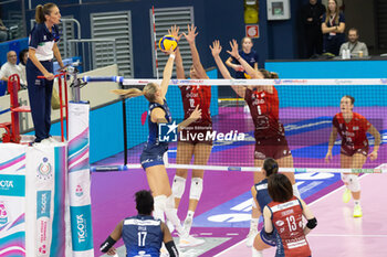 10/11/2024 - Nika Daalderop (Numia VeroVolley Milano) during Volley Italian Championship Serie A Women 2024/25 match between Numia VeroVolley Milano and Uyba Busto Arsizio at Allianz Cloud, Milano, Italy on November 10, 2024	 - VERO VOLLEY MILANO VS UYBA VOLLEY BUSTO ARSIZIO - SERIE A1 FEMMINILE - VOLLEY