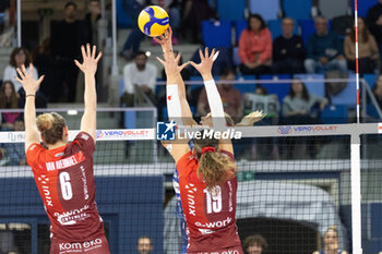 10/11/2024 - Nika Daalderop (Numia VeroVolley Milano) during Volley Italian Championship Serie A Women 2024/25 match between Numia VeroVolley Milano and Uyba Busto Arsizio at Allianz Cloud, Milano, Italy on November 10, 2024	 - VERO VOLLEY MILANO VS UYBA VOLLEY BUSTO ARSIZIO - SERIE A1 FEMMINILE - VOLLEY