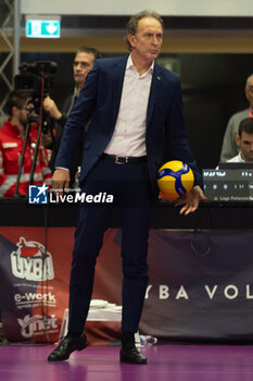 17/11/2024 - Lorenzo Bernardi Head Coach Igor Novara during Volley Italian Championship Serie A Women 2024/25 match between Eurotek Uyba Busto Arsizio and Igor Novara at E-Work Arena, Busto Arsizio, Italy on November 17, 2024 - UYBA VOLLEY BUSTO ARSIZIO VS IGOR GORGONZOLA NOVARA - SERIE A1 FEMMINILE - VOLLEY