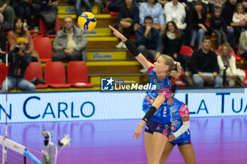 17/11/2024 - Lina Alsmeier (Igor Novara) during Volley Italian Championship Serie A Women 2024/25 match between Eurotek Uyba Busto Arsizio and Igor Novara at E-Work Arena, Busto Arsizio, Italy on November 17, 2024 - UYBA VOLLEY BUSTO ARSIZIO VS IGOR GORGONZOLA NOVARA - SERIE A1 FEMMINILE - VOLLEY