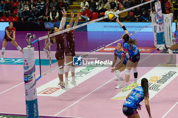 17/11/2024 - Mayu Ishikawa (Igor Novara) during Volley Italian Championship Serie A Women 2024/25 match between Eurotek Uyba Busto Arsizio and Igor Novara at E-Work Arena, Busto Arsizio, Italy on November 17, 2024 - UYBA VOLLEY BUSTO ARSIZIO VS IGOR GORGONZOLA NOVARA - SERIE A1 FEMMINILE - VOLLEY