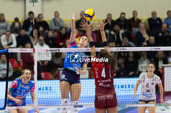 17/11/2024 - Federica Squarcini (Igor Novara) during Volley Italian Championship Serie A Women 2024/25 match between Eurotek Uyba Busto Arsizio and Igor Novara at E-Work Arena, Busto Arsizio, Italy on November 17, 2024 - UYBA VOLLEY BUSTO ARSIZIO VS IGOR GORGONZOLA NOVARA - SERIE A1 FEMMINILE - VOLLEY