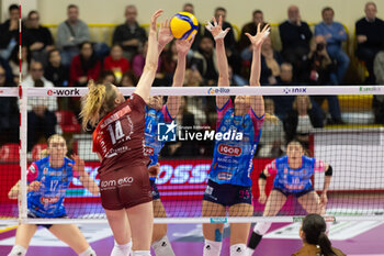 17/11/2024 - Laura Kunzler (Eurotek Uyba Busto Arsizio) during Volley Italian Championship Serie A Women 2024/25 match between Eurotek Uyba Busto Arsizio and Igor Novara at E-Work Arena, Busto Arsizio, Italy on November 17, 2024 - UYBA VOLLEY BUSTO ARSIZIO VS IGOR GORGONZOLA NOVARA - SERIE A1 FEMMINILE - VOLLEY