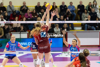 17/11/2024 - Laura Kunzler (Eurotek Uyba Busto Arsizio) during Volley Italian Championship Serie A Women 2024/25 match between Eurotek Uyba Busto Arsizio and Igor Novara at E-Work Arena, Busto Arsizio, Italy on November 17, 2024 - UYBA VOLLEY BUSTO ARSIZIO VS IGOR GORGONZOLA NOVARA - SERIE A1 FEMMINILE - VOLLEY