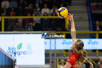 17/11/2024 - Laura Kunzler (Eurotek Uyba Busto Arsizio) during Volley Italian Championship Serie A Women 2024/25 match between Eurotek Uyba Busto Arsizio and Igor Novara at E-Work Arena, Busto Arsizio, Italy on November 17, 2024 - UYBA VOLLEY BUSTO ARSIZIO VS IGOR GORGONZOLA NOVARA - SERIE A1 FEMMINILE - VOLLEY