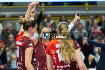 17/11/2024 - Happiness of Jennifer Boldini (Eurotek Uyba Busto Arsizio) and teammates during Volley Italian Championship Serie A Women 2024/25 match between Eurotek Uyba Busto Arsizio and Igor Novara at E-Work Arena, Busto Arsizio, Italy on November 17, 2024 - UYBA VOLLEY BUSTO ARSIZIO VS IGOR GORGONZOLA NOVARA - SERIE A1 FEMMINILE - VOLLEY