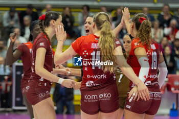 17/11/2024 - Players of Eurotek Uyba Busto Arsizio celebrate after scoring a match point during Volley Italian Championship Serie A Women 2024/25 match between Eurotek Uyba Busto Arsizio and Igor Novara at E-Work Arena, Busto Arsizio, Italy on November 17, 2024 - UYBA VOLLEY BUSTO ARSIZIO VS IGOR GORGONZOLA NOVARA - SERIE A1 FEMMINILE - VOLLEY