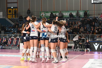 2024-11-16 - Reale Mutua Fenera Chieri exulting after winning the Match versus Volley Bergamo 1991 - VOLLEY BERGAMO 1991 VS REALE MUTUA FENERA CHIERI '76 - SERIE A1 WOMEN - VOLLEYBALL