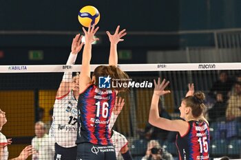 2024-11-16 - Michaela Mlenjkova, Volley Bergamo 1991 during Volley Italian Championship Serie A Women 2024/25 match between Volley Bergamo 1991 and Reale Mutua Fenera Chieri '76 at Palafacchetti Treviglio (BG), Italy, on november 2024 - VOLLEY BERGAMO 1991 VS REALE MUTUA FENERA CHIERI '76 - SERIE A1 WOMEN - VOLLEYBALL