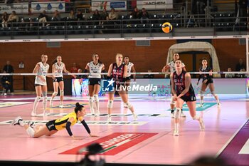 2024-11-16 - Volley Bergamo 1991 during Volley Italian Championship Serie A Women 2024/25 match between Volley Bergamo 1991 and Reale Mutua Fenera Chieri '76 at Palafacchetti Treviglio (BG), Italy, on november 2024 - VOLLEY BERGAMO 1991 VS REALE MUTUA FENERA CHIERI '76 - SERIE A1 WOMEN - VOLLEYBALL