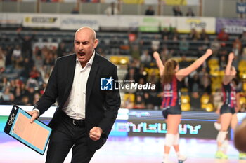 2024-11-16 - Coach Carlo Parisi exulting during Volley Italian Championship Serie A Women 2024/25 match between Volley Bergamo 1991 and Reale Mutua Fenera Chieri '76 at Palafacchetti Treviglio (BG), Italy, on november 2024 - VOLLEY BERGAMO 1991 VS REALE MUTUA FENERA CHIERI '76 - SERIE A1 WOMEN - VOLLEYBALL