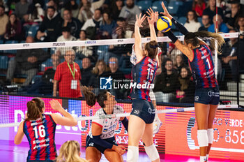 2024-11-16 - Linda Manfredini and Vittoria Piani (Volley Bergamo 1991) during Volley Italian Championship Serie A Women 2024/25 match between Volley Bergamo 1991 and Reale Mutua Fenera Chieri '76 at Palafacchetti Treviglio (BG), Italy, on november 2024 - VOLLEY BERGAMO 1991 VS REALE MUTUA FENERA CHIERI '76 - SERIE A1 WOMEN - VOLLEYBALL