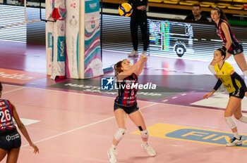 2024-11-16 - Roberta Carraro (Volley Bergamo 1991) during Volley Italian Championship Serie A Women 2024/25 match between Volley Bergamo 1991 and Reale Mutua Fenera Chieri '76 at Palafacchetti Treviglio (BG), Italy, on november 2024 - VOLLEY BERGAMO 1991 VS REALE MUTUA FENERA CHIERI '76 - SERIE A1 WOMEN - VOLLEYBALL