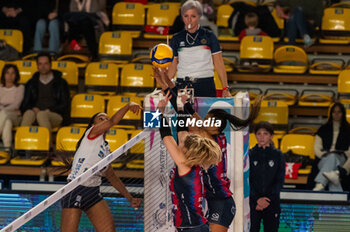 2024-11-16 - Monique Strubbe and Vittoria Piani (Volley Bergamo 1991) during Volley Italian Championship Serie A Women 2024/25 match between Volley Bergamo 1991 and Reale Mutua Fenera Chieri '76 at Palafacchetti Treviglio (BG), Italy, on november 2024 - VOLLEY BERGAMO 1991 VS REALE MUTUA FENERA CHIERI '76 - SERIE A1 WOMEN - VOLLEYBALL