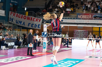 2024-11-16 - Monique Strubbe (Volley Bergamo 1991) during Volley Italian Championship Serie A Women 2024/25 match between Volley Bergamo 1991 and Reale Mutua Fenera Chieri '76 at Palafacchetti Treviglio (BG), Italy, on november 2024 - VOLLEY BERGAMO 1991 VS REALE MUTUA FENERA CHIERI '76 - SERIE A1 WOMEN - VOLLEYBALL