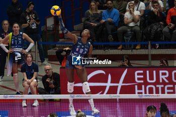 2024-11-22 - Paola Egonu (Numia VeroVolley Milano) during Volley Italian Championship Serie A Women 2024/25 match between Numia VeroVolley Milano and Prosecco Doc Imoco Conegliano at Unipol Forum, Assago (MI), Italy on November 22, 2024 - VERO VOLLEY MILANO VS PROSECCO DOC IMOCO CONEGLIANO - SERIE A1 WOMEN - VOLLEYBALL