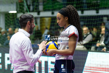 2024-10-16 - Giulio Cesare Bregoli Head Coach (Fenera Chieri '76) with Loveth Oghosasere Omoruyi (Fenera Chieri '76) during Volley Italian Championship Serie A Women 2024/25 between Numia VeroVolley Milano and Reale Mutua Fenera Chieri at Opiquad Arena, Monza, Italy on October 16, 2024 - VERO VOLLEY MILANO VS REALE MUTUA FENERA CHIERI '76 - SERIE A1 WOMEN - VOLLEYBALL