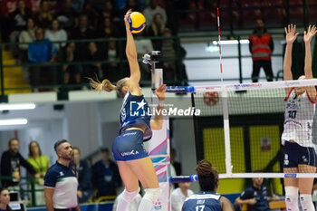 2024-10-16 - Nika Daalderop (Numia VeroVolley Milano) during Volley Italian Championship Serie A Women 2024/25 between Numia VeroVolley Milano and Reale Mutua Fenera Chieri at Opiquad Arena, Monza, Italy on October 16, 2024 - VERO VOLLEY MILANO VS REALE MUTUA FENERA CHIERI '76 - SERIE A1 WOMEN - VOLLEYBALL