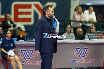 2024-10-16 - Stefano Lavarini Head Coach Numia VeroVolley Milano during Volley Italian Championship Serie A Women 2024/25 between Numia VeroVolley Milano and Reale Mutua Fenera Chieri at Opiquad Arena, Monza, Italy on October 16, 2024 - VERO VOLLEY MILANO VS REALE MUTUA FENERA CHIERI '76 - SERIE A1 WOMEN - VOLLEYBALL