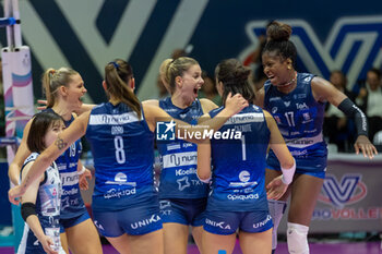 2024-10-16 - Happiness of Laura Heyrman (Numia VeroVolley Milano) and teammates during Volley Italian Championship Serie A Women 2024/25 between Numia VeroVolley Milano and Reale Mutua Fenera Chieri at Opiquad Arena, Monza, Italy on October 16, 2024 - VERO VOLLEY MILANO VS REALE MUTUA FENERA CHIERI '76 - SERIE A1 WOMEN - VOLLEYBALL