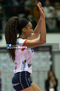 2024-10-16 - Loveth Oghosasere Omoruyi (Fenera Chieri '76) during Volley Italian Championship Serie A Women 2024/25 between Numia VeroVolley Milano and Reale Mutua Fenera Chieri at Opiquad Arena, Monza, Italy on October 16, 2024 - VERO VOLLEY MILANO VS REALE MUTUA FENERA CHIERI '76 - SERIE A1 WOMEN - VOLLEYBALL