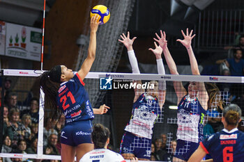 2024-10-20 - Day 3 of Serie A1 Tigota women's volleyball, match between Reale Mutua Fenera Chieri'76 against Il Bisonte Firenze - REALE MUTUA FENERA CHIERI '76 VS IL BISONTE FIRENZE - SERIE A1 WOMEN - VOLLEYBALL