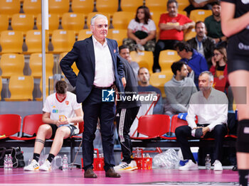 30/10/2024 - Giuseppe Cuccarini coach of Roma Volley Club during the 5th round of the Serie A1 Women's Volleyball Championship between Roma Volley Club and Volley Bergamo on oct 30, 2024 at the Palazzetto dello Sport in Rome. - ROMA VOLLEY VS VOLLEY BERGAMO 1991 - SERIE A1 FEMMINILE - VOLLEY