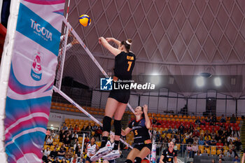 30/10/2024 - Amelie Rotar of Roma Volley Club during the 5th round of the Serie A1 Women's Volleyball Championship between Roma Volley Club and Volley Bergamo on oct 30, 2024 at the Palazzetto dello Sport in Rome. - ROMA VOLLEY VS VOLLEY BERGAMO 1991 - SERIE A1 FEMMINILE - VOLLEY