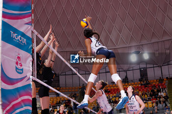 30/10/2024 - Ailama Cese Montalvo of Volley Bergamo during the 5th round of the Serie A1 Women's Volleyball Championship between Roma Volley Club and Volley Bergamo on oct 30, 2024 at the Palazzetto dello Sport in Rome. - ROMA VOLLEY VS VOLLEY BERGAMO 1991 - SERIE A1 FEMMINILE - VOLLEY