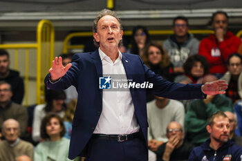 2024-11-17 - Lorenzo Bernardi head coach of Igor Gorgonzola Novara gestures during Volley Serie A women 2024/25 match between UYBA Eurotek Volley Busto Arsizio and Igor Gorgonzola Novara at E-Work Arena. Final score UYBA Eurotek Volley Busto Arsizio 3 | 0 Igor Gorgonzola Novara - UYBA VOLLEY BUSTO ARSIZIO VS IGOR GORGONZOLA NOVARA - SERIE A1 WOMEN - VOLLEYBALL