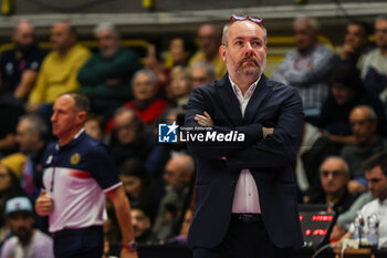 2024-11-17 - Enrico Bertolini Head Coach of UYBA Eurotek Volley Busto Arsizio looks on during Volley Serie A women 2024/25 match between UYBA Eurotek Volley Busto Arsizio and Igor Gorgonzola Novara at E-Work Arena. Final score UYBA Eurotek Volley Busto Arsizio 3 | 0 Igor Gorgonzola Novara - UYBA VOLLEY BUSTO ARSIZIO VS IGOR GORGONZOLA NOVARA - SERIE A1 WOMEN - VOLLEYBALL