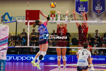 2024-11-17 - Mayu Ishkawa #10 of Igor Gorgonzola Novara seen in action during Volley Serie A women 2024/25 match between UYBA Eurotek Volley Busto Arsizio and Igor Gorgonzola Novara at E-Work Arena. Final score UYBA Eurotek Volley Busto Arsizio 3 | 0 Igor Gorgonzola Novara - UYBA VOLLEY BUSTO ARSIZIO VS IGOR GORGONZOLA NOVARA - SERIE A1 WOMEN - VOLLEYBALL