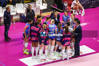 2024-11-17 - Lorenzo Bernardi head coach of Igor Gorgonzola Novara talks to his palyers during Volley Serie A women 2024/25 match between UYBA Eurotek Volley Busto Arsizio and Igor Gorgonzola Novara at E-Work Arena. Final score UYBA Eurotek Volley Busto Arsizio 3 | 0 Igor Gorgonzola Novara - UYBA VOLLEY BUSTO ARSIZIO VS IGOR GORGONZOLA NOVARA - SERIE A1 WOMEN - VOLLEYBALL