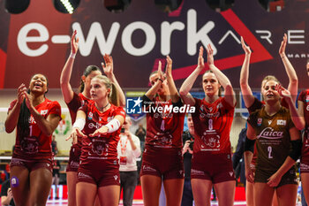 2024-11-17 - UYBA Eurotek Volley Busto Arsizio players celebrate the victory at the end of the match during Volley Serie A women 2024/25 match between UYBA Eurotek Volley Busto Arsizio and Igor Gorgonzola Novara at E-Work Arena. Final score UYBA Eurotek Volley Busto Arsizio 3 | 0 Igor Gorgonzola Novara - UYBA VOLLEY BUSTO ARSIZIO VS IGOR GORGONZOLA NOVARA - SERIE A1 WOMEN - VOLLEYBALL