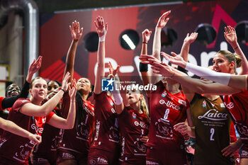 2024-11-17 - UYBA Eurotek Volley Busto Arsizio players celebrate the victory at the end of the match during Volley Serie A women 2024/25 match between UYBA Eurotek Volley Busto Arsizio and Igor Gorgonzola Novara at E-Work Arena. Final score UYBA Eurotek Volley Busto Arsizio 3 | 0 Igor Gorgonzola Novara - UYBA VOLLEY BUSTO ARSIZIO VS IGOR GORGONZOLA NOVARA - SERIE A1 WOMEN - VOLLEYBALL