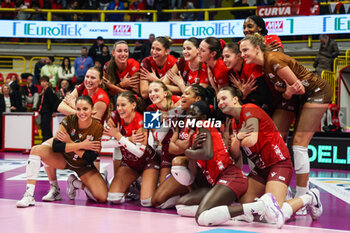 2024-11-17 - UYBA Eurotek Volley Busto Arsizio players celebrate the victory at the end of the match during Volley Serie A women 2024/25 match between UYBA Eurotek Volley Busto Arsizio and Igor Gorgonzola Novara at E-Work Arena. Final score UYBA Eurotek Volley Busto Arsizio 3 | 0 Igor Gorgonzola Novara - UYBA VOLLEY BUSTO ARSIZIO VS IGOR GORGONZOLA NOVARA - SERIE A1 WOMEN - VOLLEYBALL