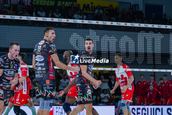 2024-09-21 - Simone Giannelli (Sir Susa Vim Perugia) and 19 Roberto Russo (Sir Susa Vim Perugia) - SIR SUSA VIM PERUGIA VS GAS SALES BLUENERGY PIACENZA - SUPERCOPPA - VOLLEYBALL