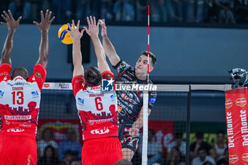 2024-09-21 - Spike of 10 Wassim Ben Tara (Sir Susa Vim Perugia) - SIR SUSA VIM PERUGIA VS GAS SALES BLUENERGY PIACENZA - SUPERCOPPA - VOLLEYBALL