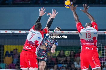 2024-09-21 - Spike of 10 Wassim Ben Tara (Sir Susa Vim Perugia), block of 13 Robertlandy Simon Aties (Gas Sales Bluenergy Piacenza) - SIR SUSA VIM PERUGIA VS GAS SALES BLUENERGY PIACENZA - SUPERCOPPA - VOLLEYBALL