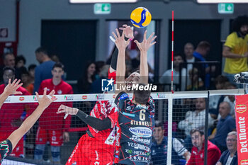 2024-09-21 - 7 Stephen Maar (Gas Sales Bluenergy Piacenza) vs 6 Simone Giannelli (Sir Susa Vim Perugia) - SIR SUSA VIM PERUGIA VS GAS SALES BLUENERGY PIACENZA - SUPERCOPPA - VOLLEYBALL