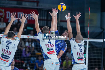 2024-09-21 - Spike of #6 Erik Rohrs (Vero Volley Monza) - ITAS TRENTINO VS VERO VOLLEY MONZA - SUPERCOPPA - VOLLEYBALL