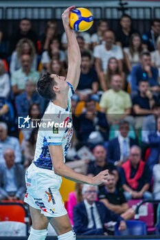 2024-09-21 - 5 Alessandro Michieletto (Itas Trentino) at service - ITAS TRENTINO VS VERO VOLLEY MONZA - SUPERCOPPA - VOLLEYBALL