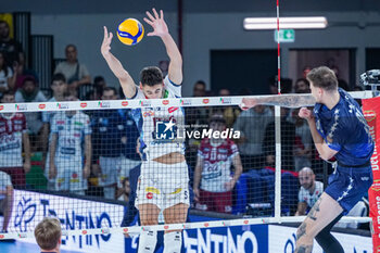 2024-09-21 - #31 Arthur Szwarc (Vero Volley Monza) vs Alessandro Michieletto (Itas Trentino) - ITAS TRENTINO VS VERO VOLLEY MONZA - SUPERCOPPA - VOLLEYBALL