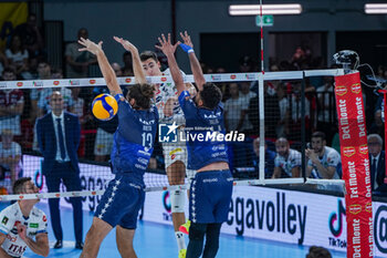 2024-09-21 - 5 Alessandro Michieletto (Itas Trentino) attack - ITAS TRENTINO VS VERO VOLLEY MONZA - SUPERCOPPA - VOLLEYBALL