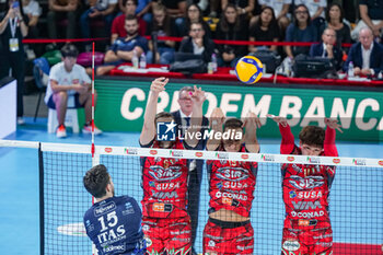 2024-09-22 - 6 Simone Giannelli (Sir Susa Vim Perugia), Roberto Russo (Sir Susa Vim Perugia) and Yuki Ishikawa (Sir Susa Vim Perugia) block - FINAL - SIR SUSA VIM PERUGIA VS ITAS TRENTINO - SUPERCOPPA - VOLLEYBALL